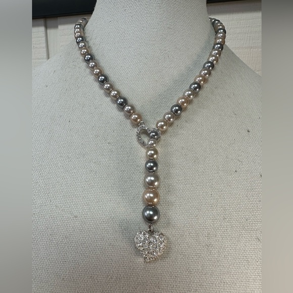 Interlocking heart rhinestone and pearl bead necklace - Picture 1 of 7